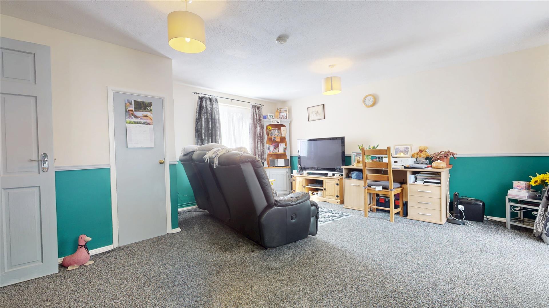 3 bed property in Kensington Drive, Milton Keynes